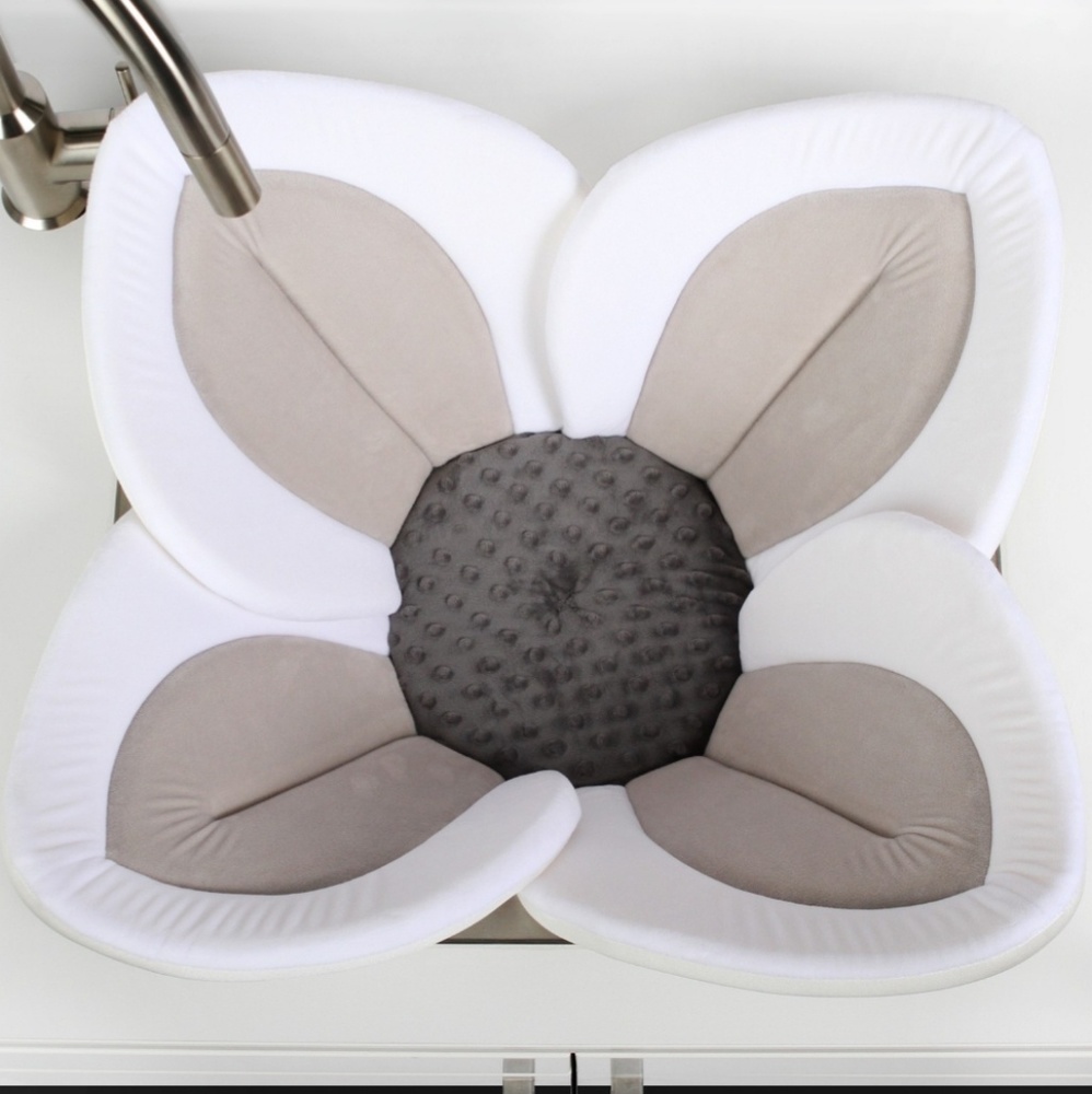 Blooming Bath Lotus in Grey